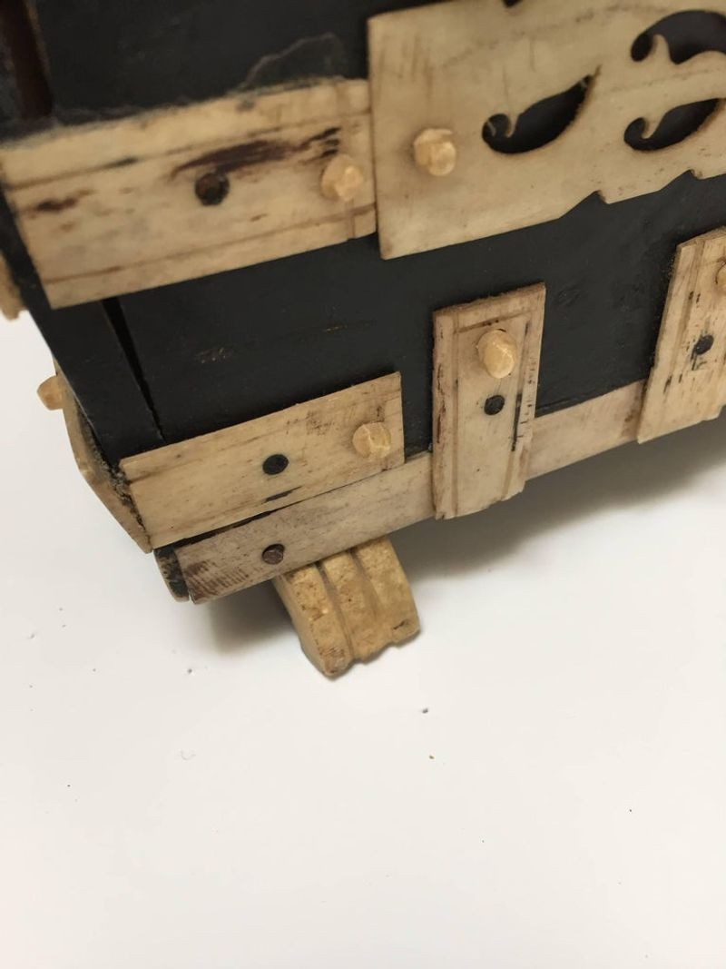 Anglo-Indian Vizagapatam Bombay Mughal Style Footed Box With Bone Overlay