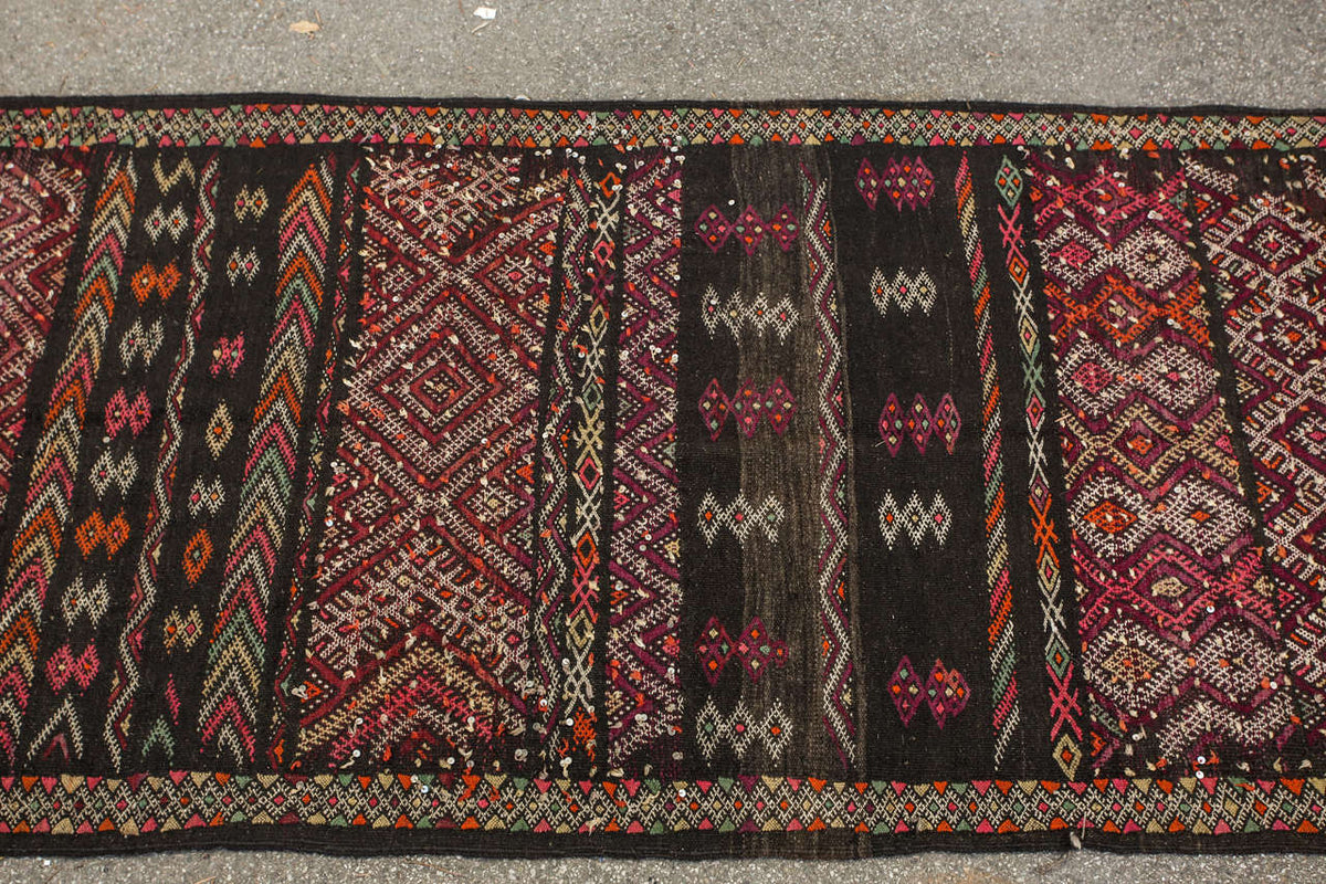 1950s Moroccan Zemmour Black Camel Hair & Wool Kilim Runner, 5 x 15.5 Ft — detail view 3