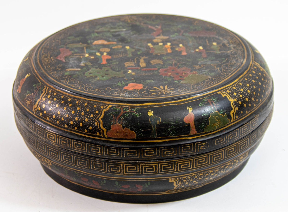 Chinese Export Large Round Box Black Lacquered Gilt Painted Covered Box 1950s