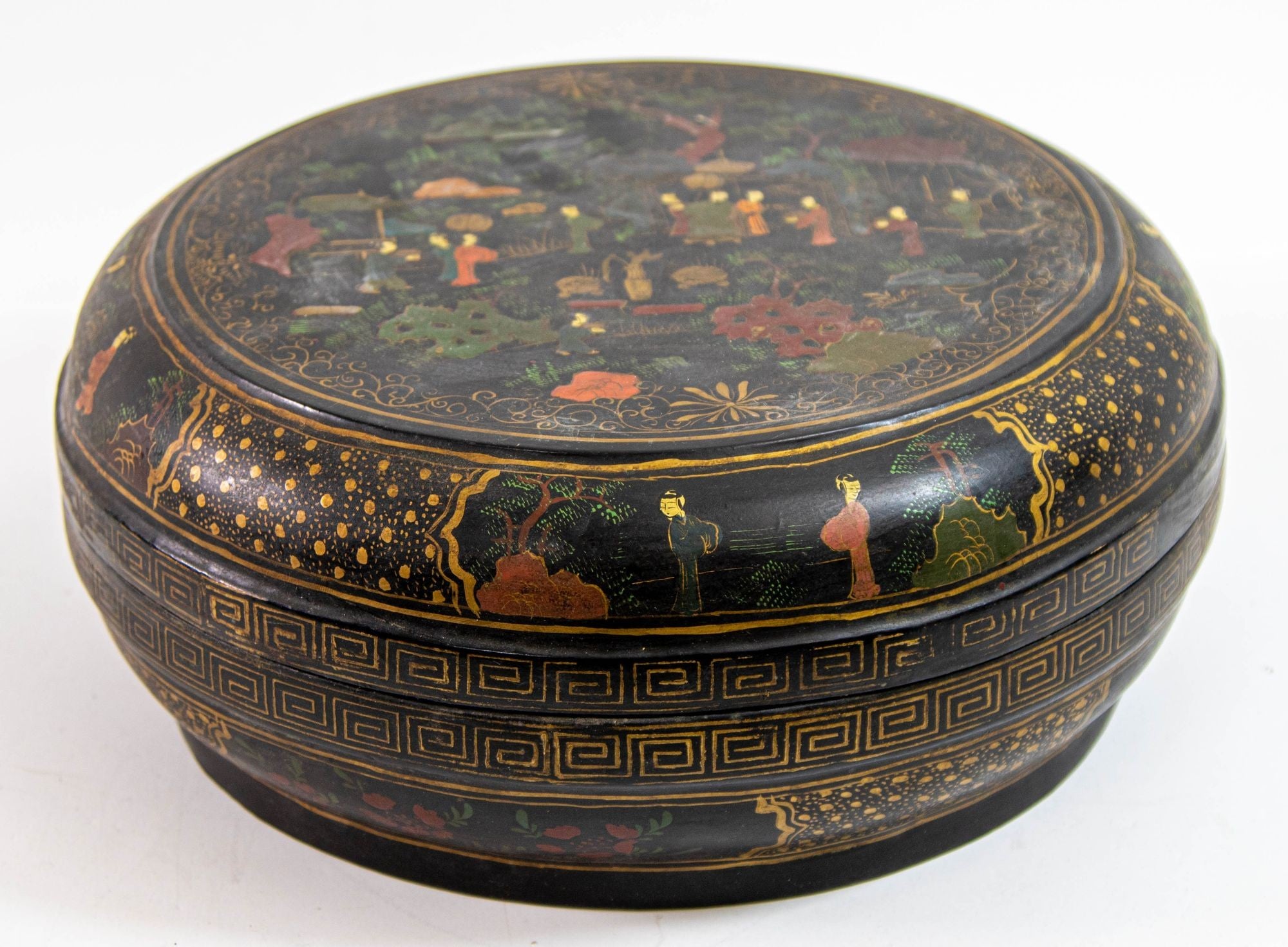 Chinese Export Large Round Box Black Lacquered Gilt Painted Covered Box 1950s