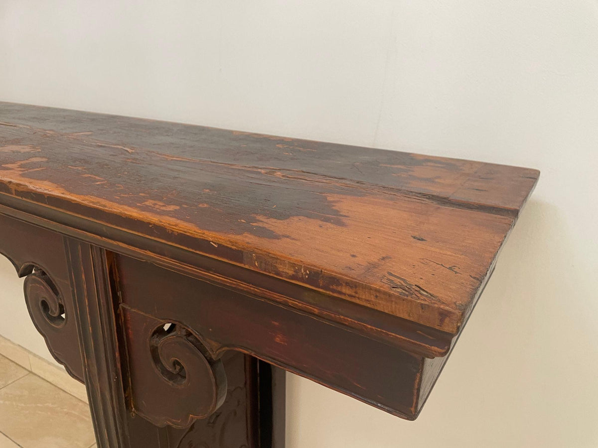 19th Century Chinese Elm Console Table with Hand-Carved Ruyi Motifs — detail view 11