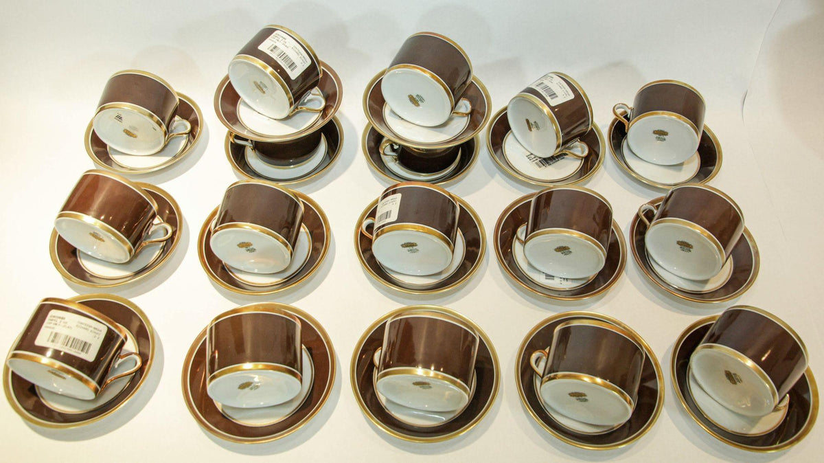 Richard Ginori Brown & Gold Trimmed Dinnerware Service Of 93 Pieces — detail view 11