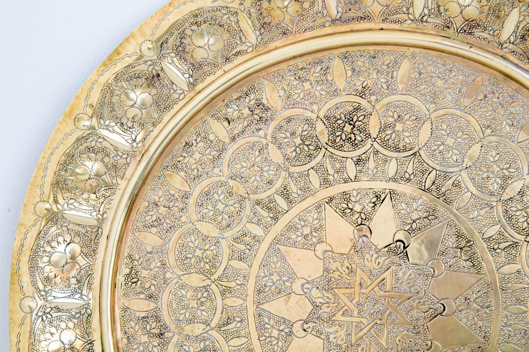 Antique Middle Eastern Round Brass Tray Islamic Moorish Style 23.5 in. Diameter