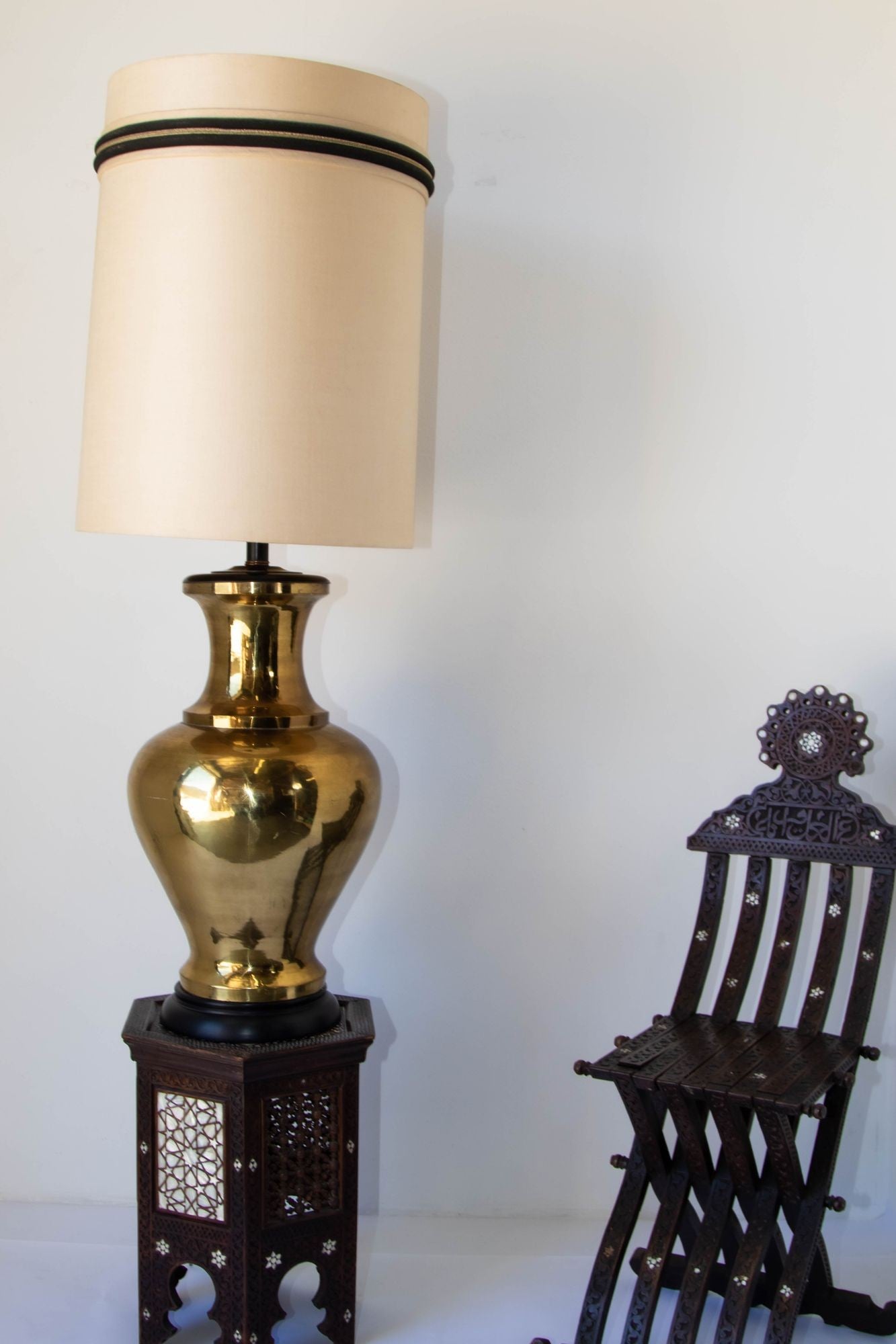 Polished Brass Large Scale Hollywood Regency Moroccan Urn Table Lamp 1950&#39;s