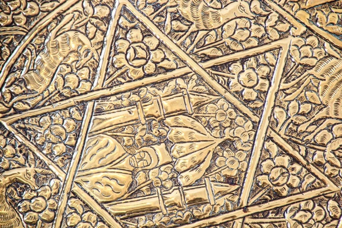 Large Antique Decorative Indo-Persian Mughal Hammered Brass Tray 19th c.