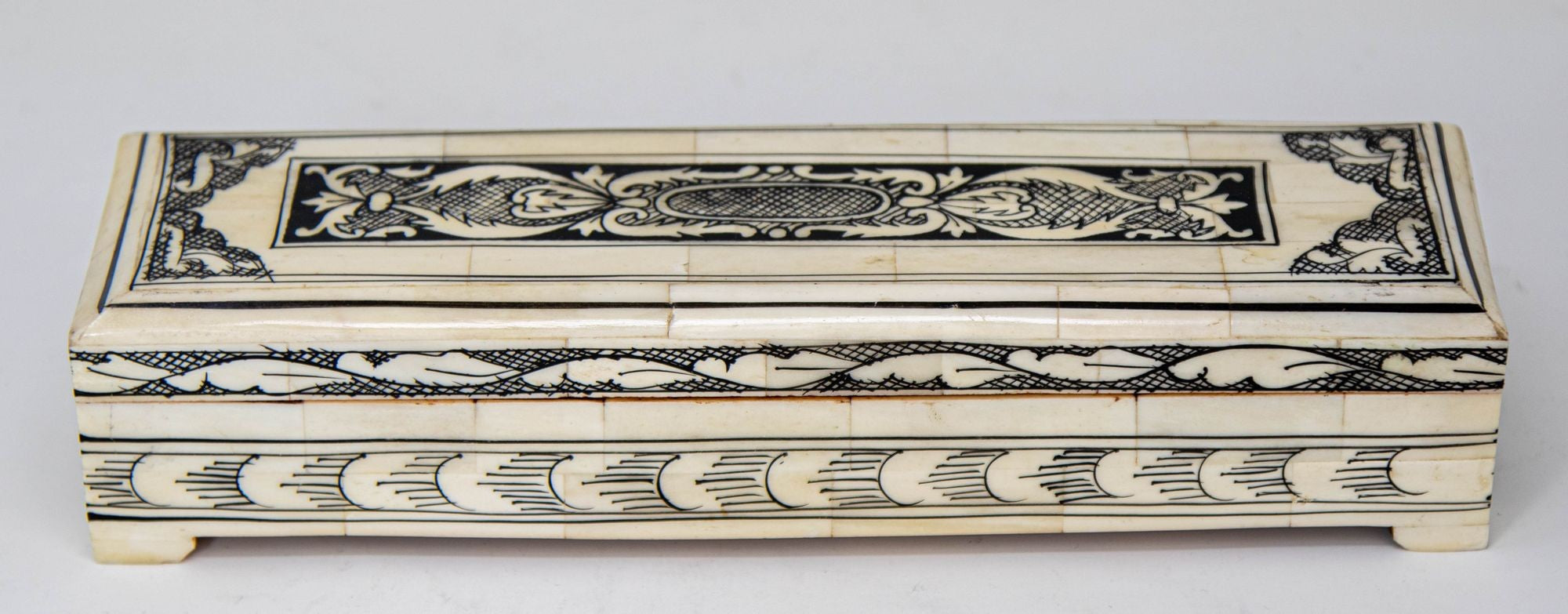 Moorish Islamic Mughal Raj Decorative Vizagapatam Carved Bone Jewelry Box India