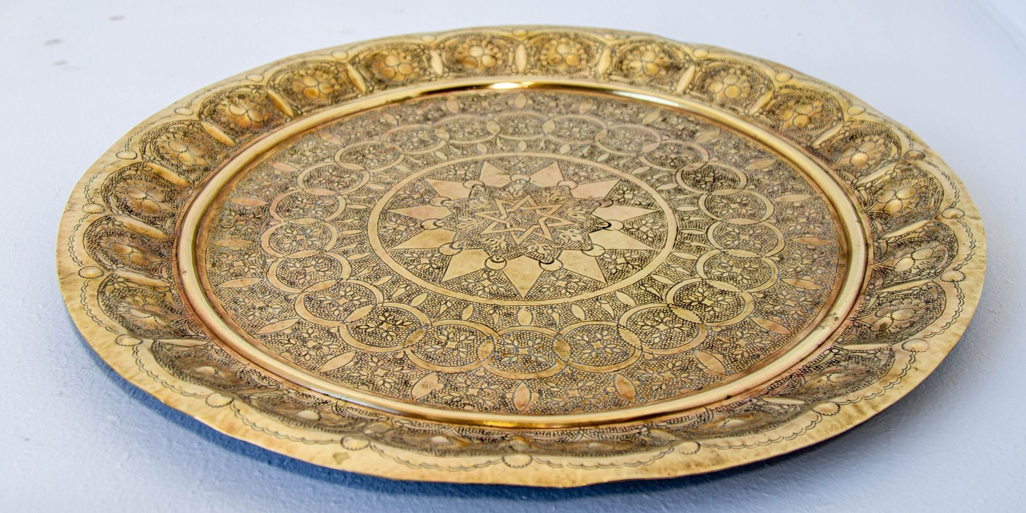 Antique Middle Eastern Round Brass Tray Islamic Moorish Style 23.5 in. Diameter