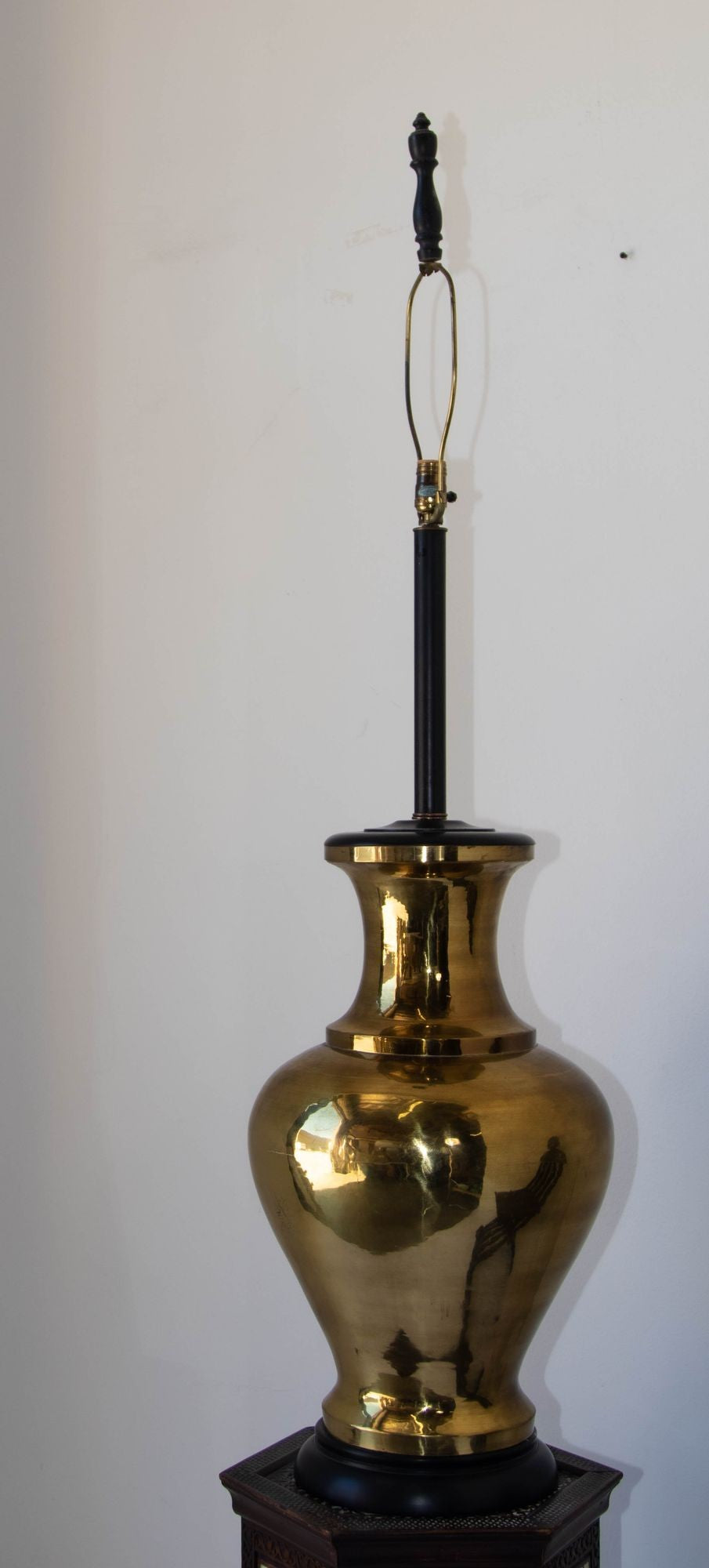 Polished Brass Large Scale Hollywood Regency Moroccan Urn Table Lamp 1950&#39;s