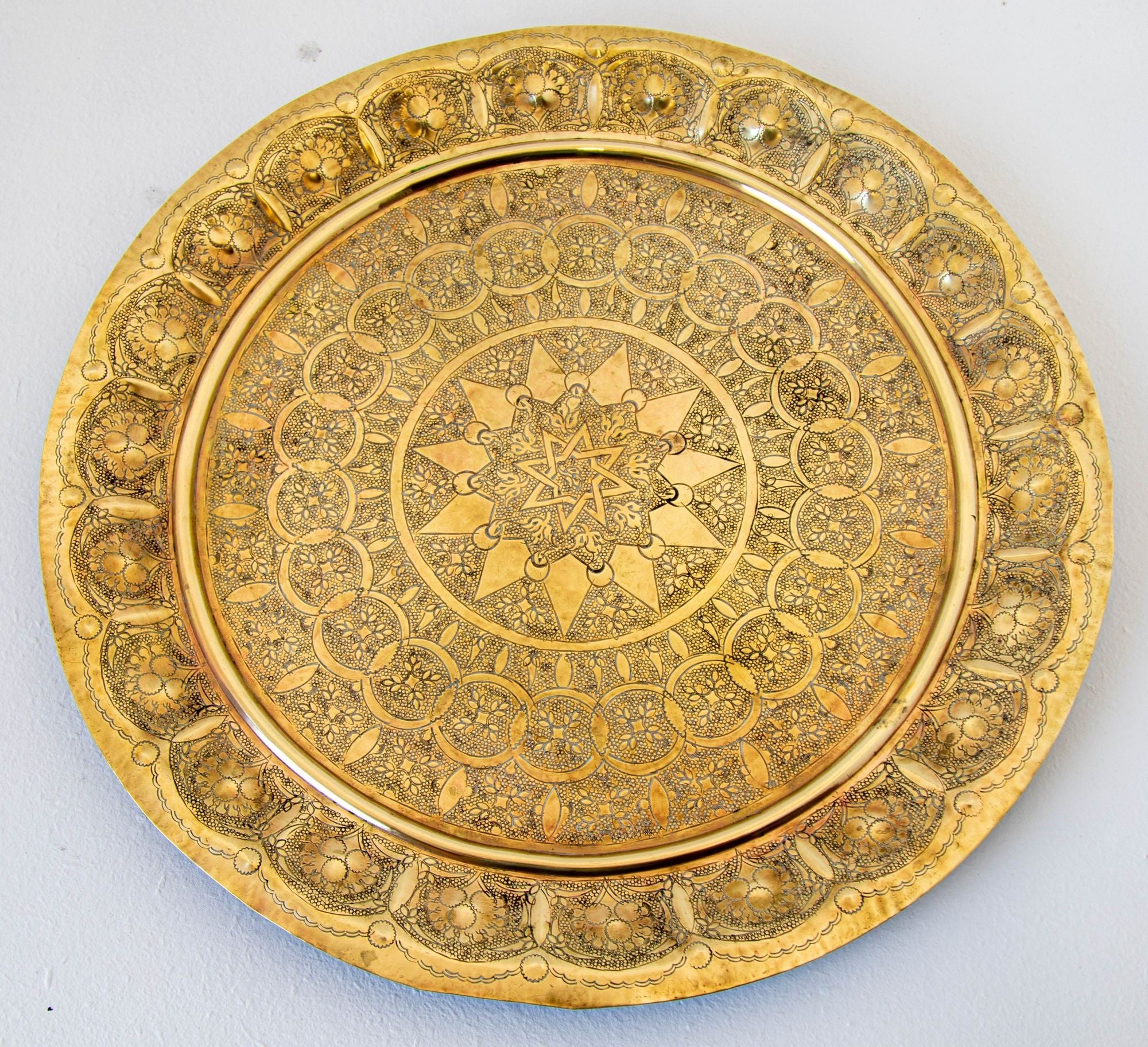 Antique Middle Eastern Round Brass Tray Islamic Moorish Style 23.5 in. Diameter