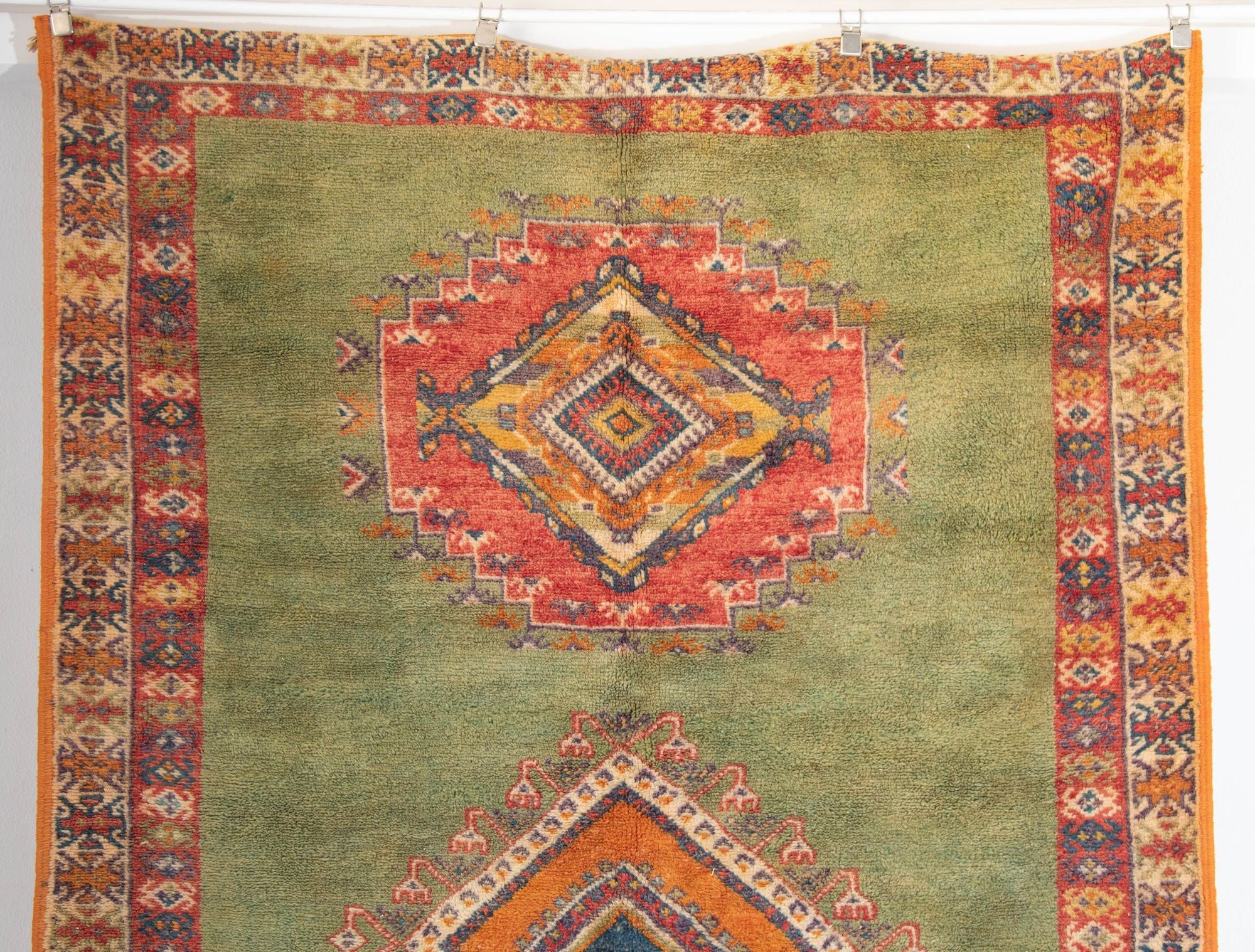 ⌘ antique 絨毯　③ ⌘ 1960s Moroccan Beni M'Guild Berber Rug in Green, Orange and Coral