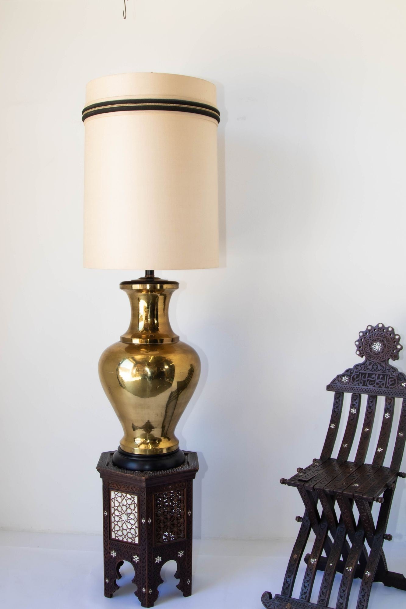 Polished Brass Large Scale Hollywood Regency Moroccan Urn Table Lamp 1950&#39;s