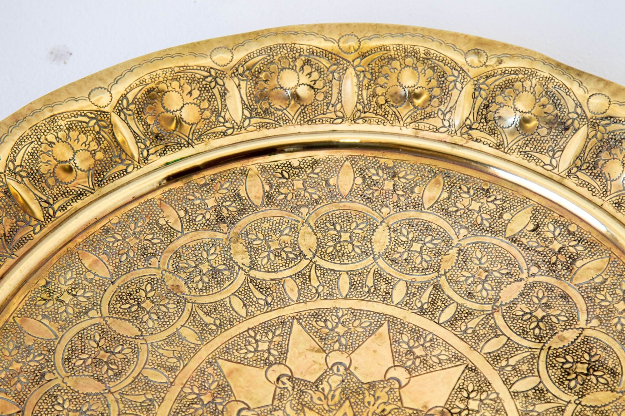 Antique Middle Eastern Round Brass Tray Islamic Moorish Style 23.5 in. Diameter