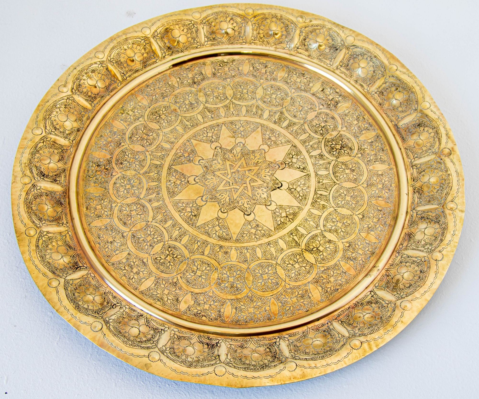 Antique Middle Eastern Round Brass Tray Islamic Moorish Style 23.5 in. Diameter