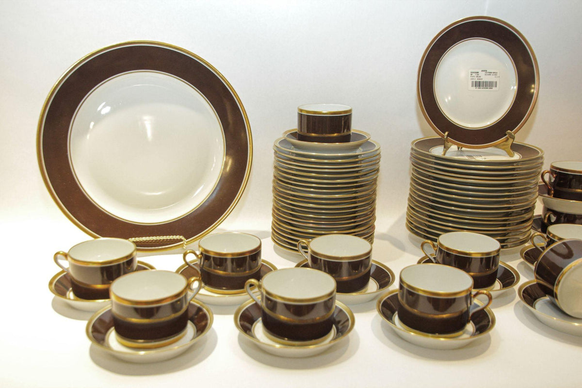 Richard Ginori Brown & Gold Trimmed Dinnerware Service Of 93 Pieces — detail view 18