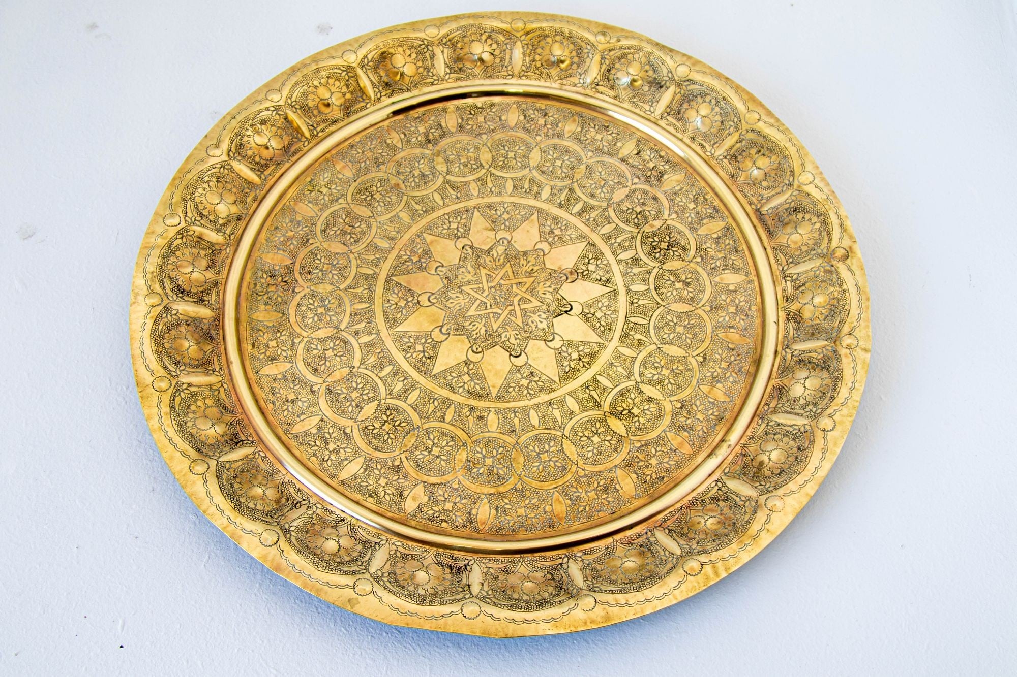 Antique Middle Eastern Round Brass Tray Islamic Moorish Style 23.5 in. Diameter