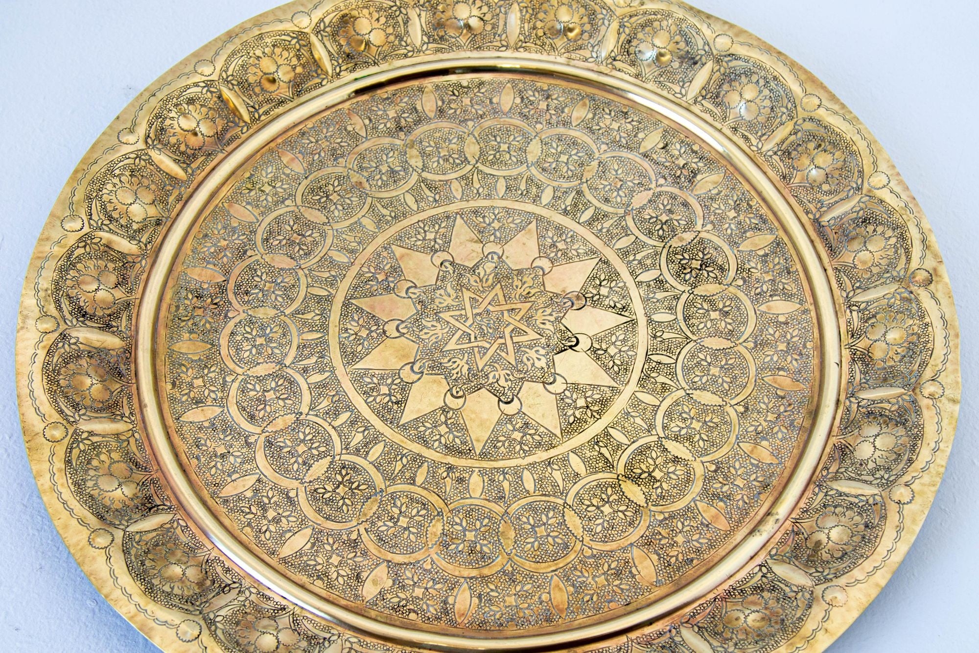 Antique Middle Eastern Round Brass Tray Islamic Moorish Style 23.5 in. Diameter
