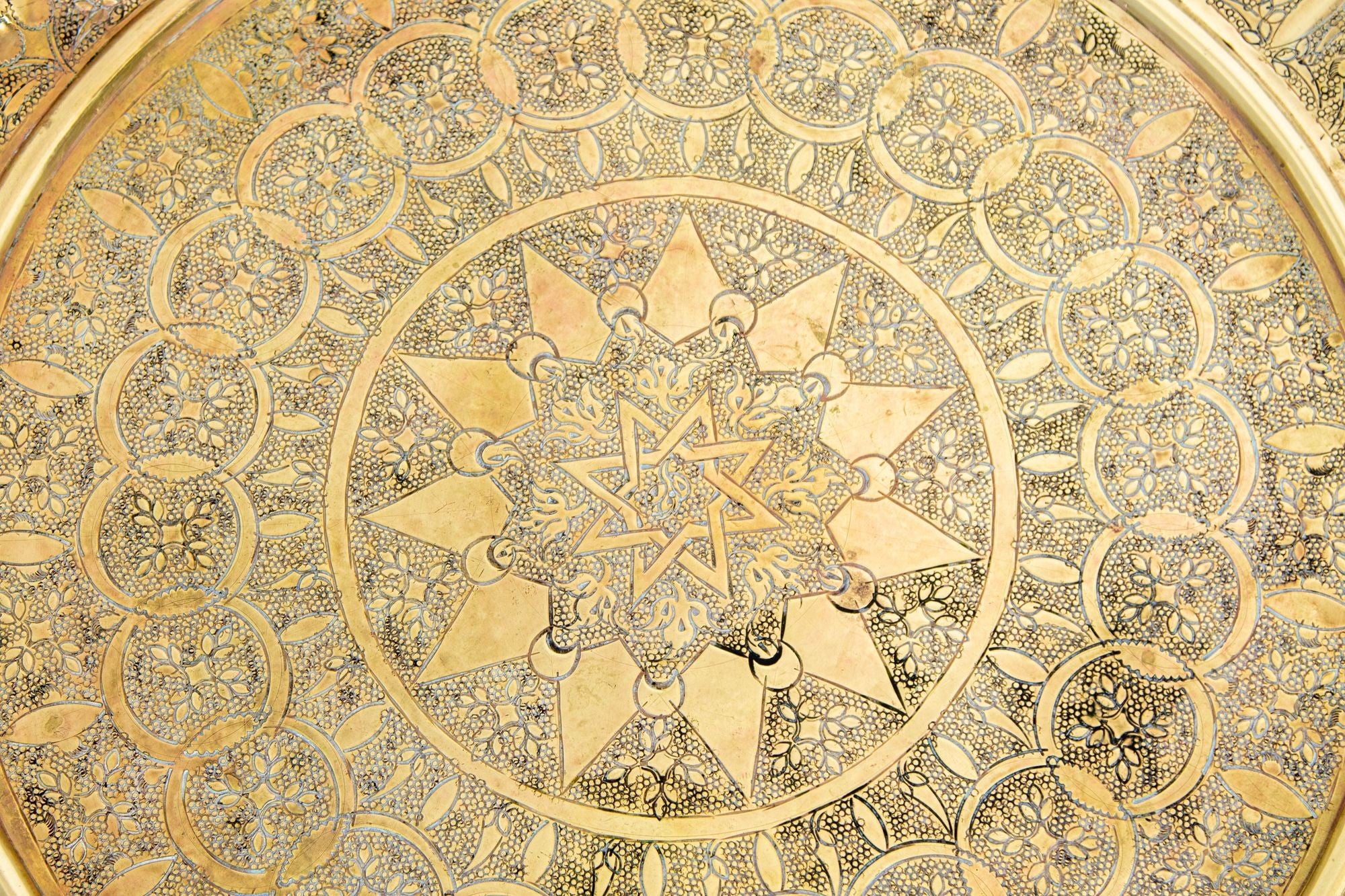 Antique Middle Eastern Round Brass Tray Islamic Moorish Style 23.5 in. Diameter