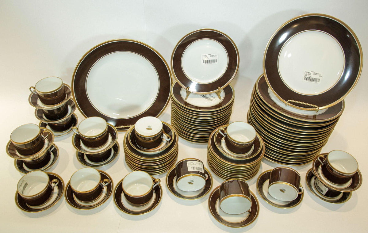 Richard Ginori Brown & Gold Trimmed Dinnerware Service Of 93 Pieces — detail view 2