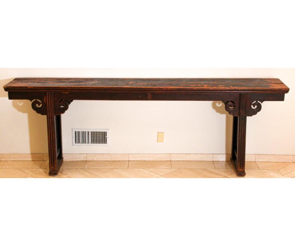 19th Century Chinese Elm Console Table with Hand-Carved Ruyi Motifs — detail view 2