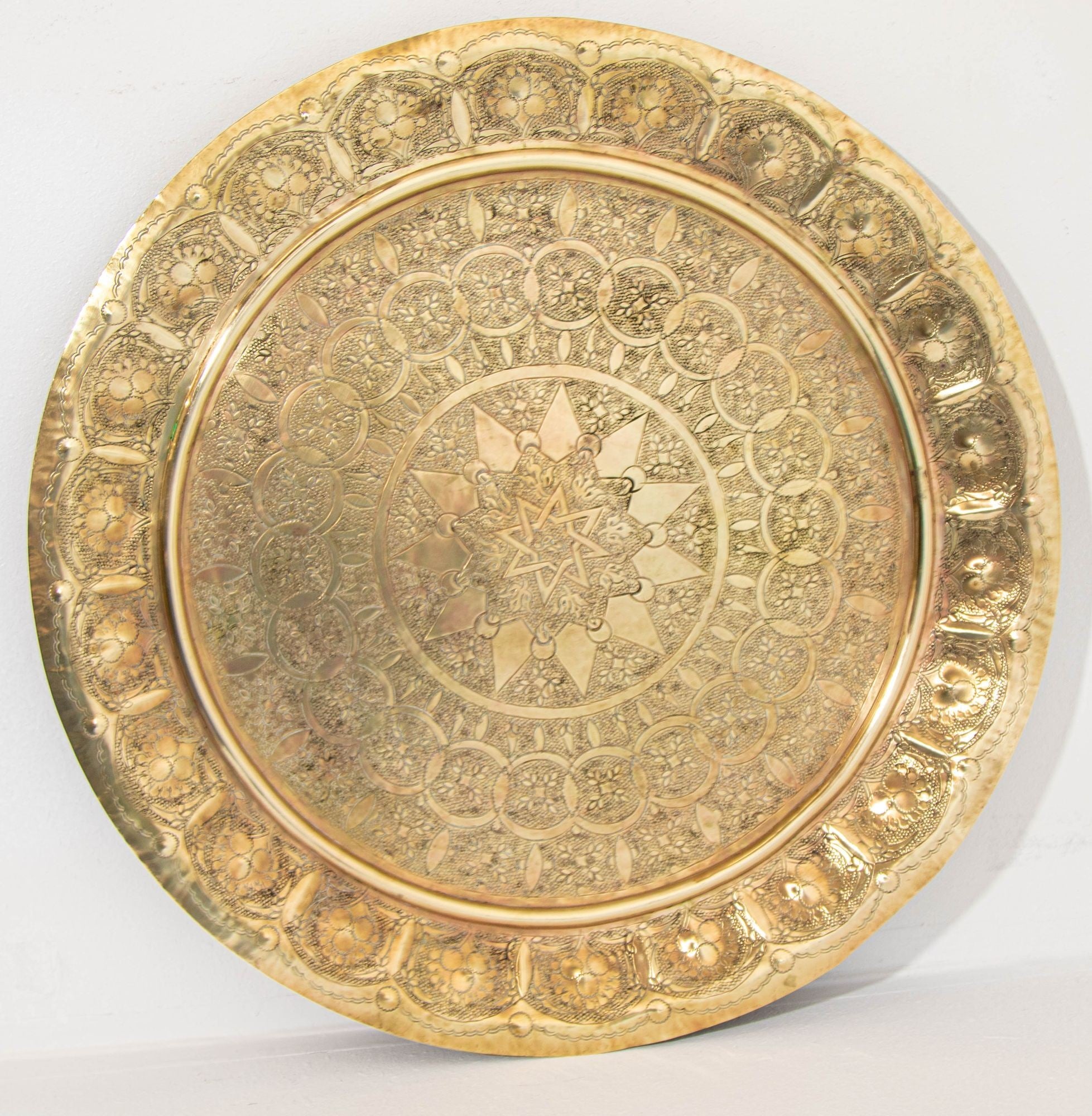 Antique Middle Eastern Round Brass Tray Islamic Moorish Style 23.5 in. Diameter