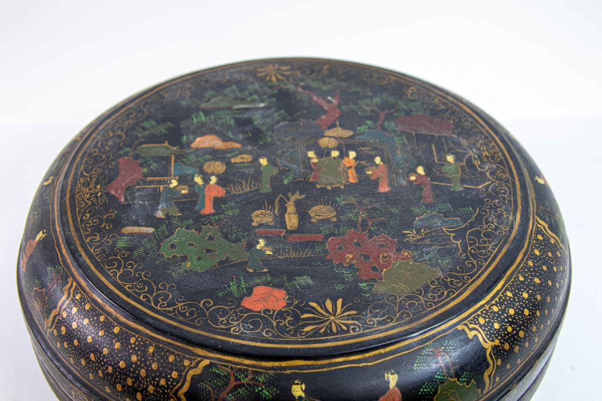 Chinese Export Large Round Box Black Lacquered Gilt Painted Covered Box 1950s