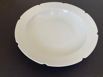 Chinese Asian White Ceramic Platter Bowl Scalloped Rim Huge Heavy 18.25 in. D. — additional view 4