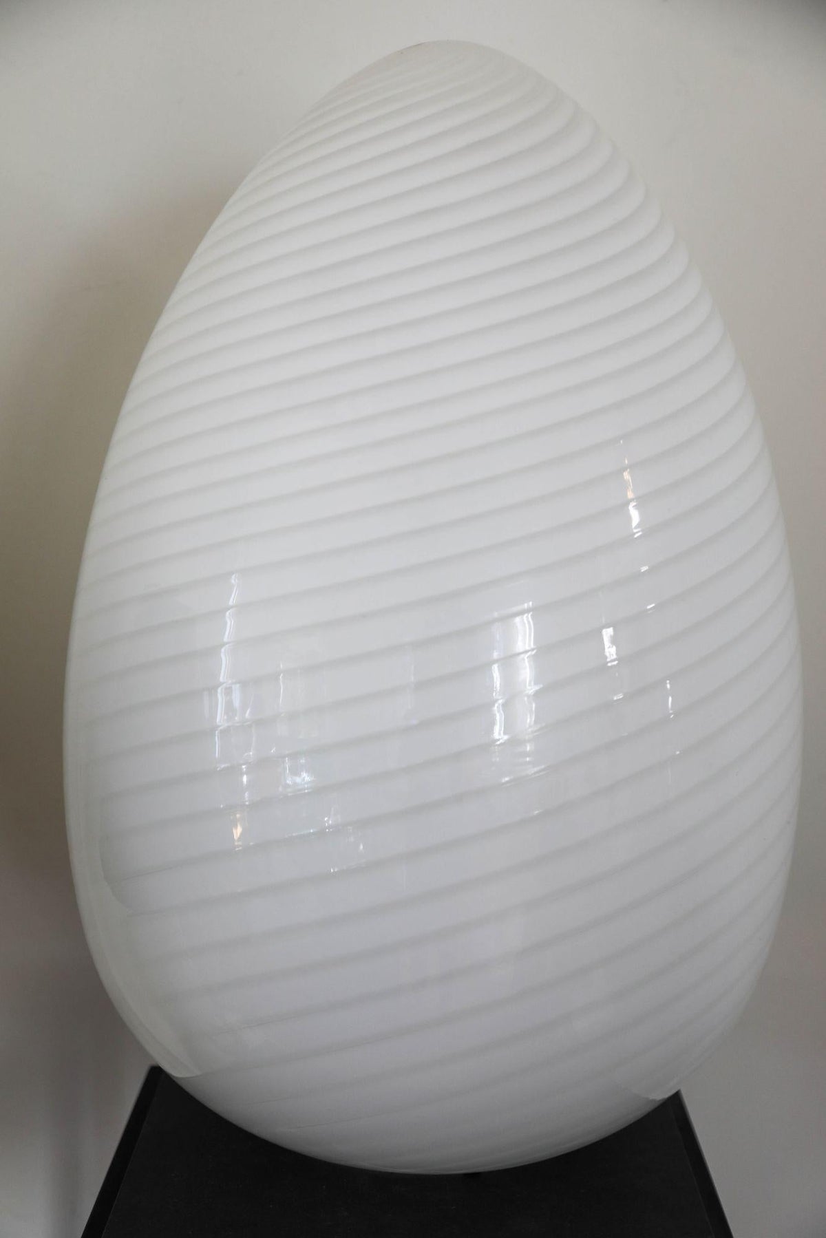 Oversized Vetri Murano White Swirl Glass Egg Table or Floor Lamp, 1970s — detail view 6