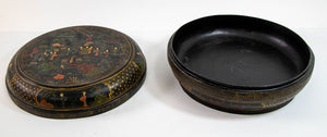 Chinese Export Large Round Box Black Lacquered Gilt Painted Covered Box 1950s