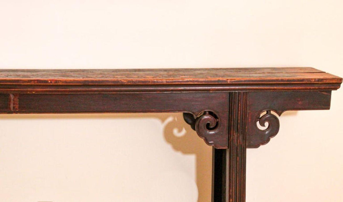 19th Century Chinese Elm Console Table with Hand-Carved Ruyi Motifs — detail view 4