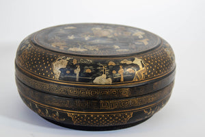 Large Chinese Export Round Black Lacquered Gilt Painted Covered Box 1950s