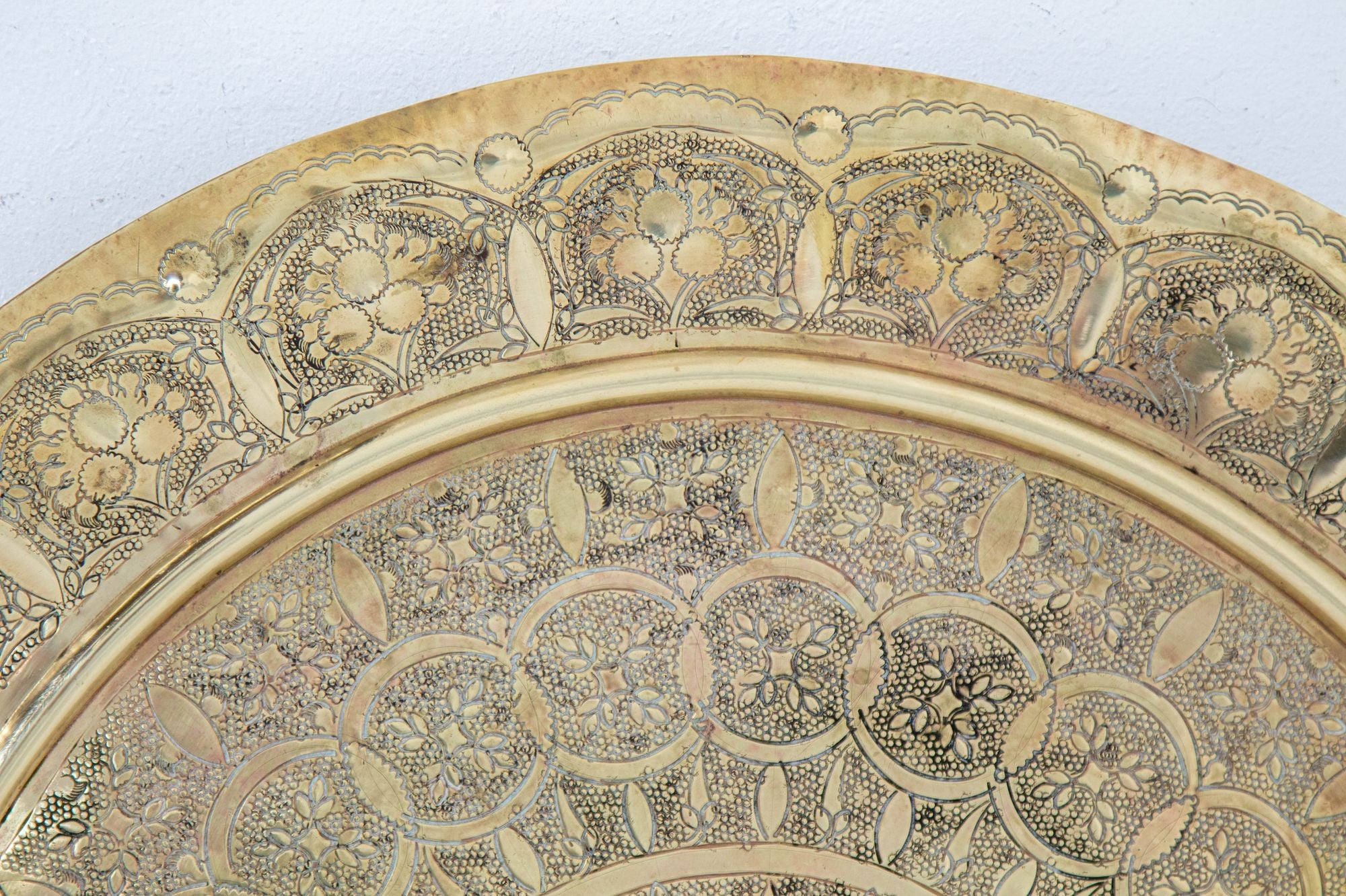 Antique Middle Eastern Round Brass Tray Islamic Moorish Style 23.5 in. Diameter
