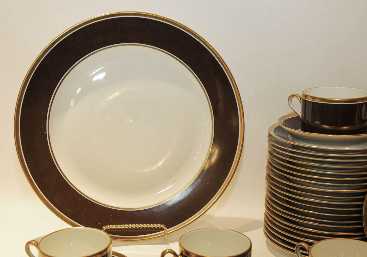 Richard Ginori Brown & Gold Trimmed Dinnerware Service Of 93 Pieces — detail view 5