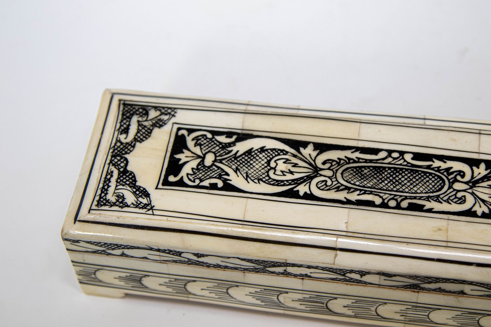 Moorish Islamic Mughal Raj Decorative Vizagapatam Carved Bone Jewelry Box India