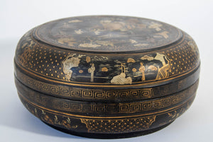 Large Chinese Export Round Black Lacquered Gilt Painted Covered Box 1950s