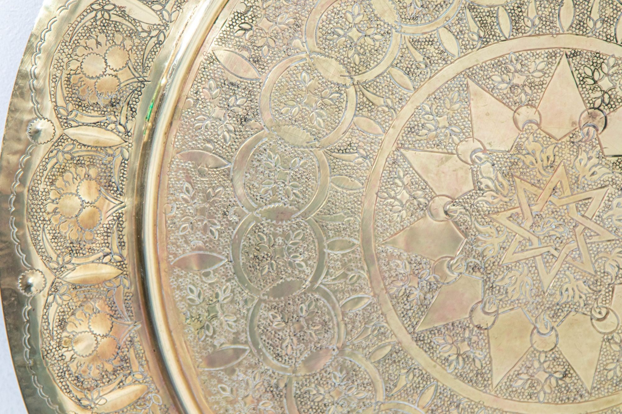 Antique Middle Eastern Round Brass Tray Islamic Moorish Style 23.5 in. Diameter