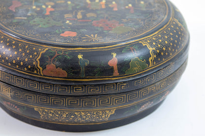 Chinese Export Large Round Box Black Lacquered Gilt Painted Covered Box 1950s
