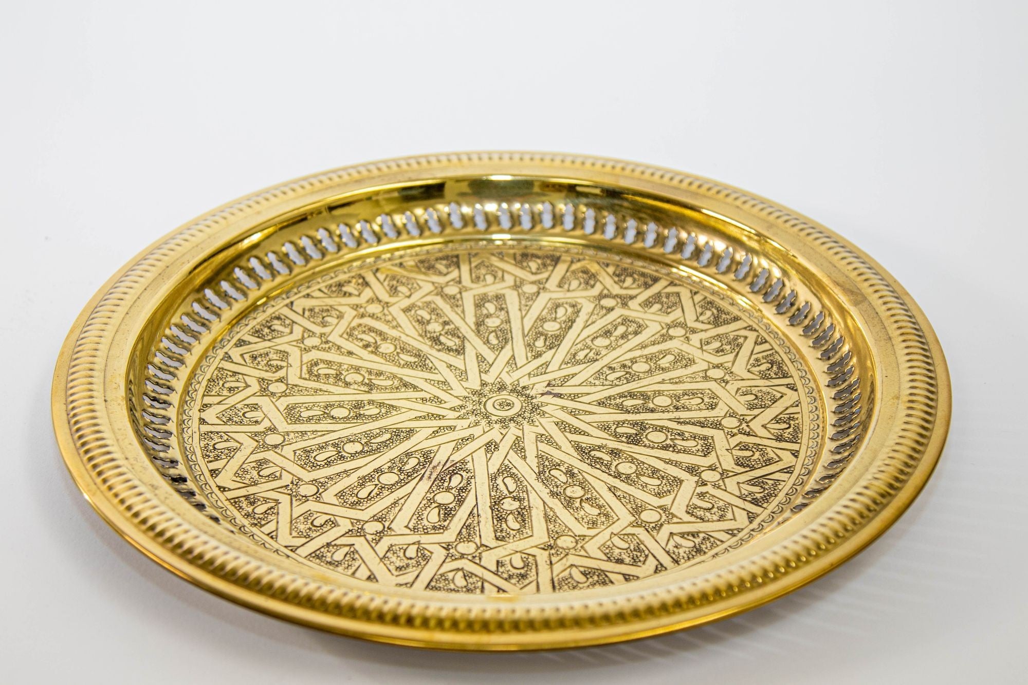 1940s Brass Moroccan Tray Hand Hammered Moorish Islamic Metalwork 13.5 in. D.