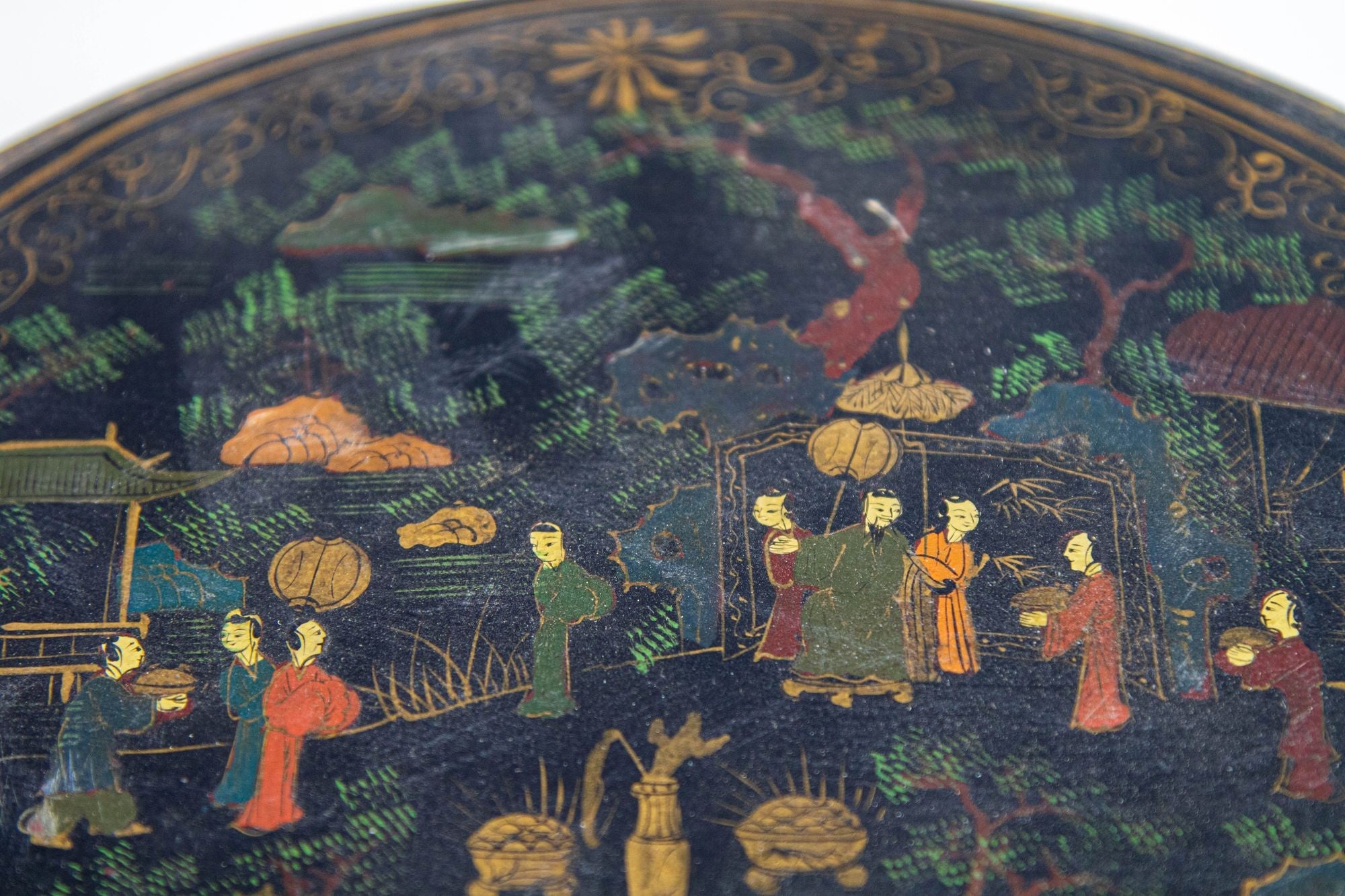 Chinese Export Large Round Box Black Lacquered Gilt Painted Covered Box 1950s