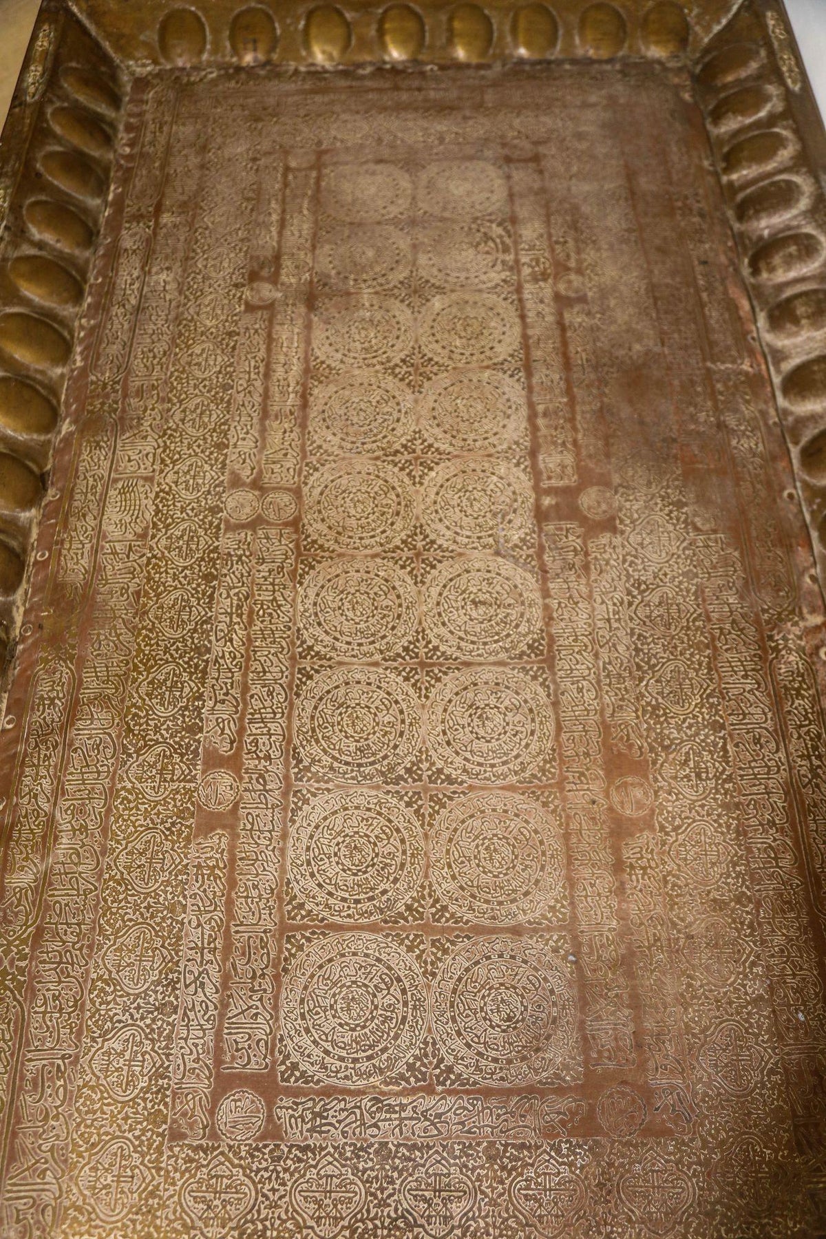 Monumental Mughal Brass and Copper Calligraphy Tray Table, India, circa 1920 — detail view 10