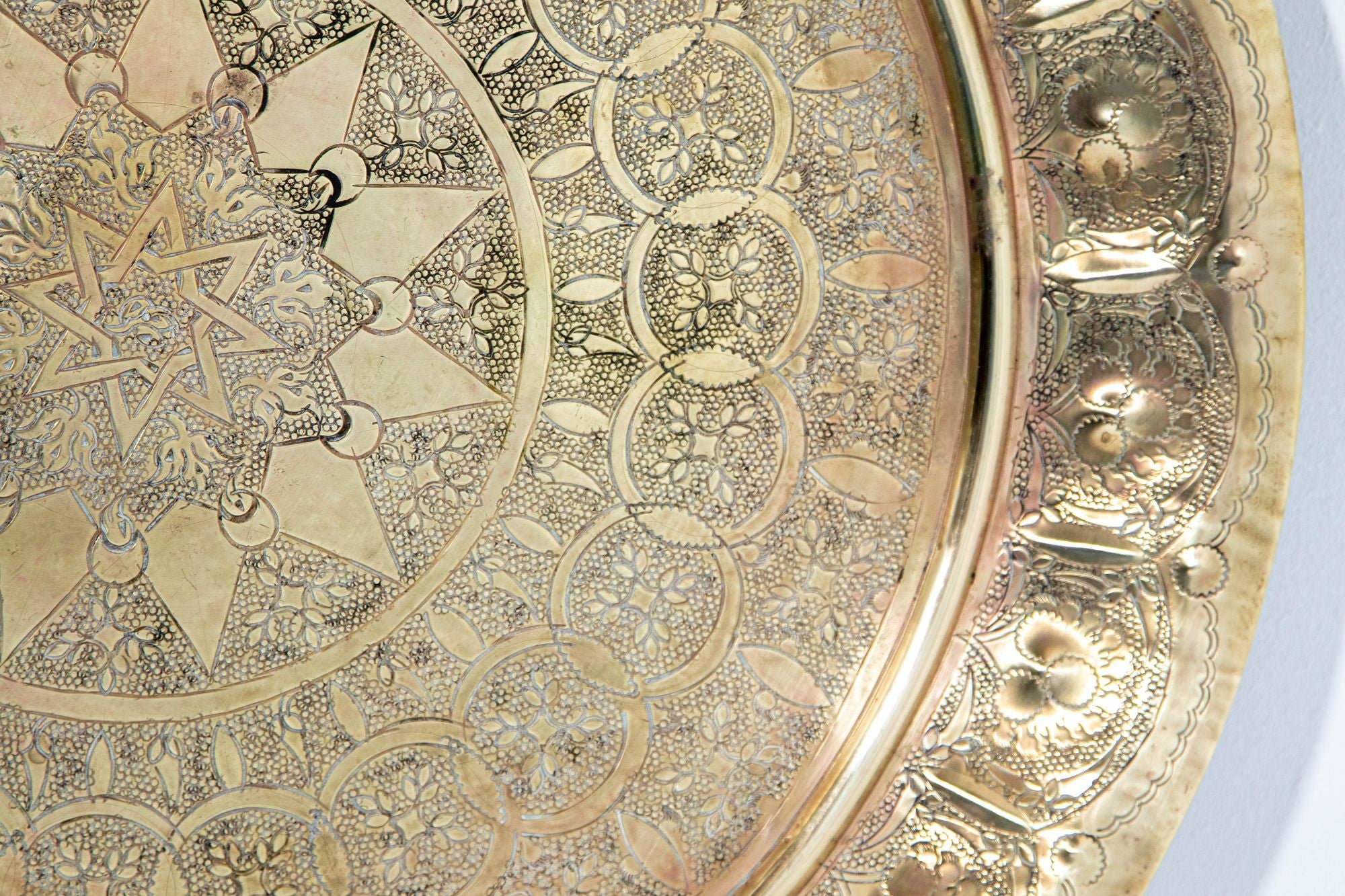 Antique Middle Eastern Round Brass Tray Islamic Moorish Style 23.5 in. Diameter