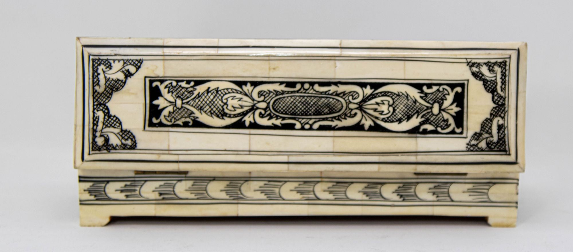 Moorish Islamic Mughal Raj Decorative Vizagapatam Carved Bone Jewelry Box India