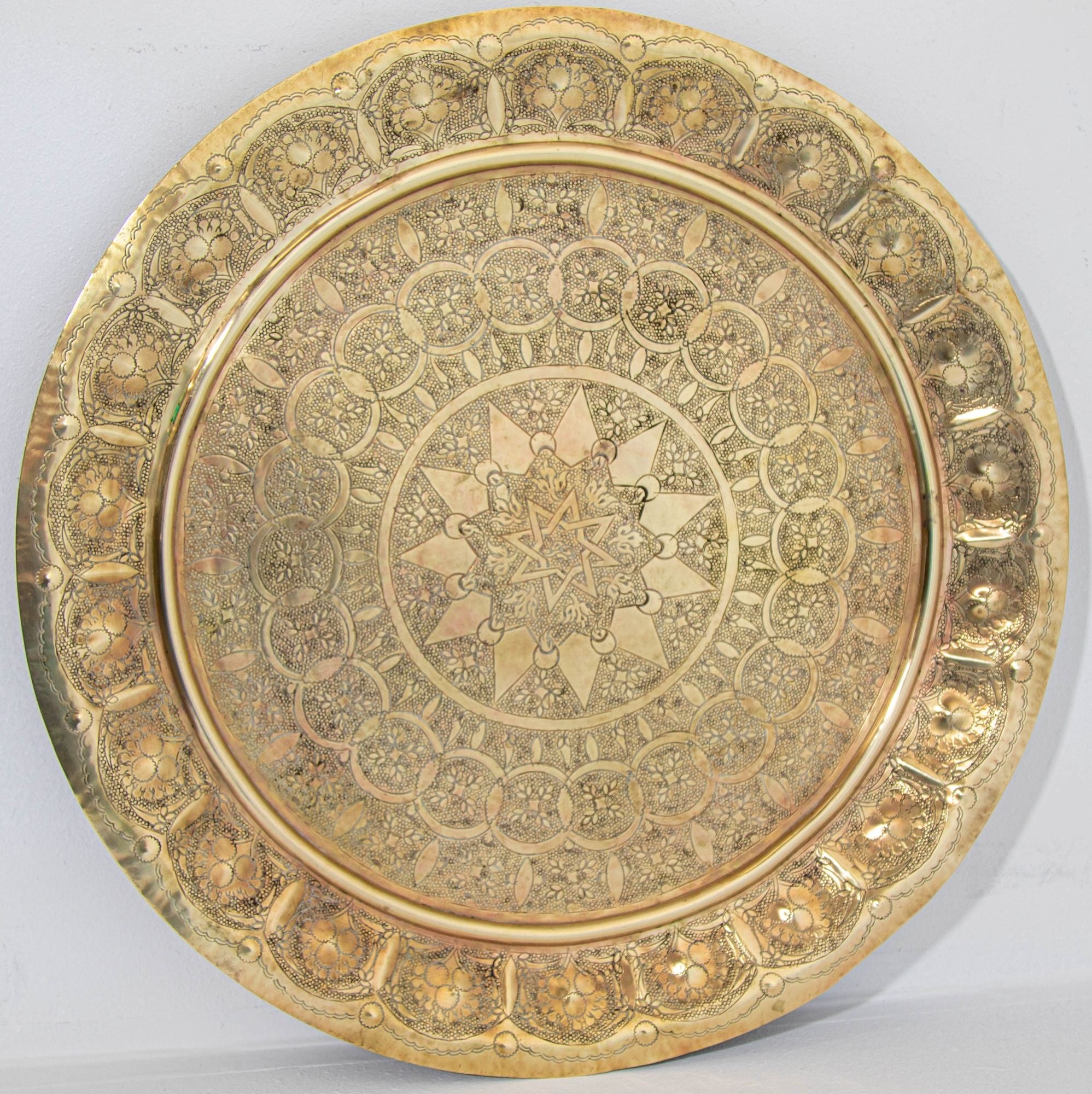 Antique Middle Eastern Round Brass Tray Islamic Moorish Style 23.5 in. Diameter