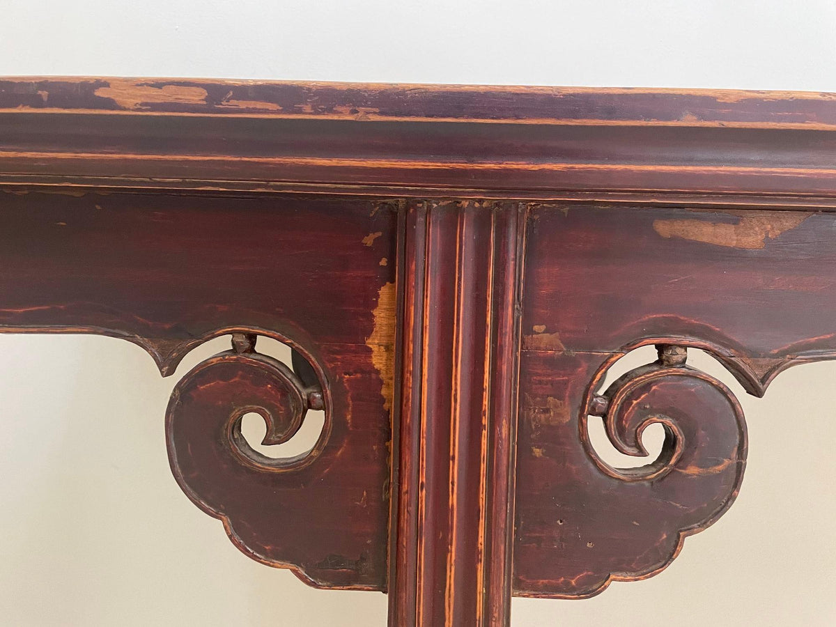 19th Century Chinese Elm Console Table with Hand-Carved Ruyi Motifs — detail view 9