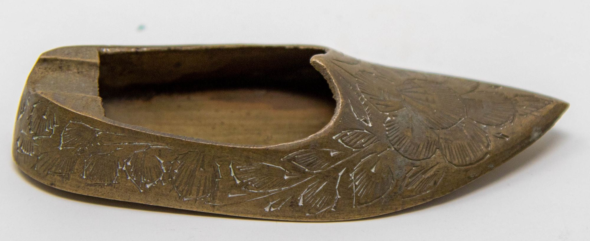 Vintage Brass Etched Aladdin Middle Eastern Slipper Shoe Ashtray Set of 4