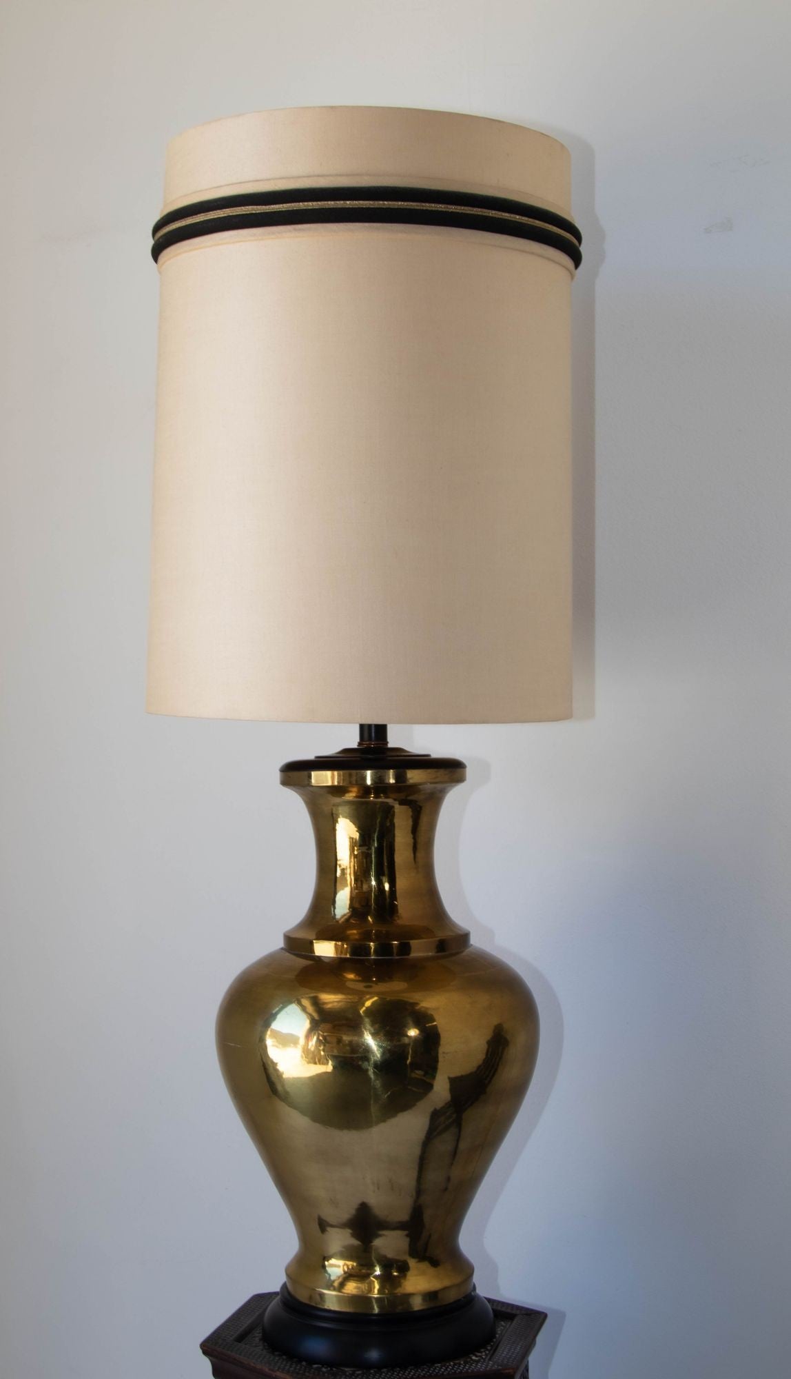 Polished Brass Large Scale Hollywood Regency Moroccan Urn Table Lamp 1950&#39;s