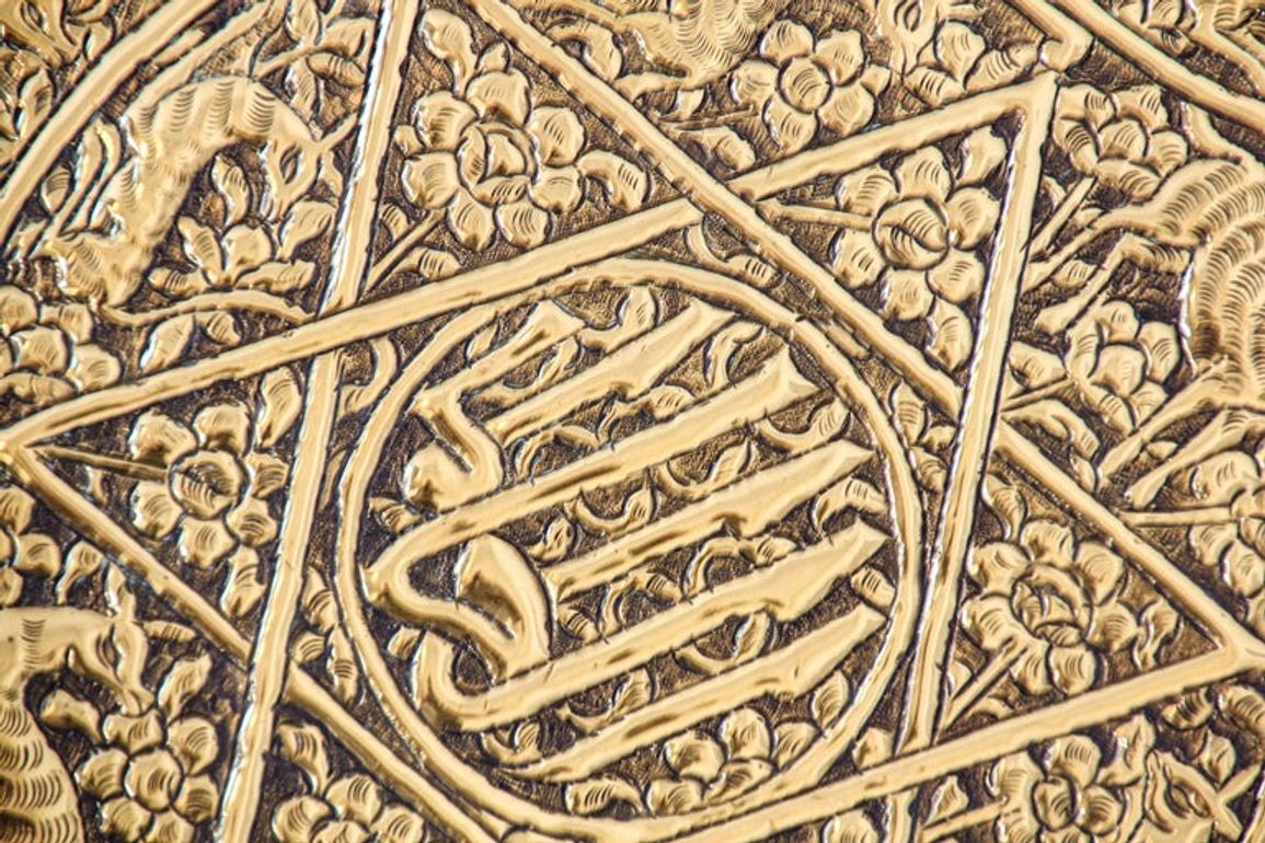 Large Antique Decorative Indo-Persian Mughal Hammered Brass Tray 19th c.