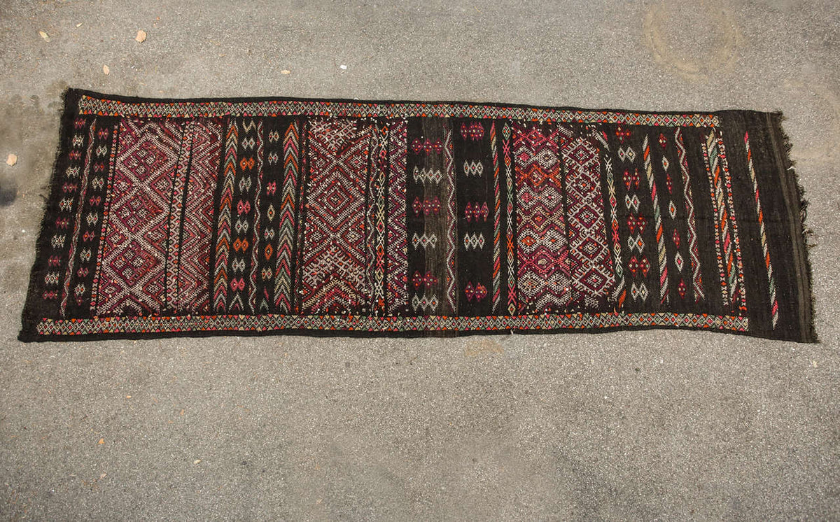 1950s Moroccan Zemmour Black Camel Hair & Wool Kilim Runner, 5 x 15.5 Ft — detail view 5