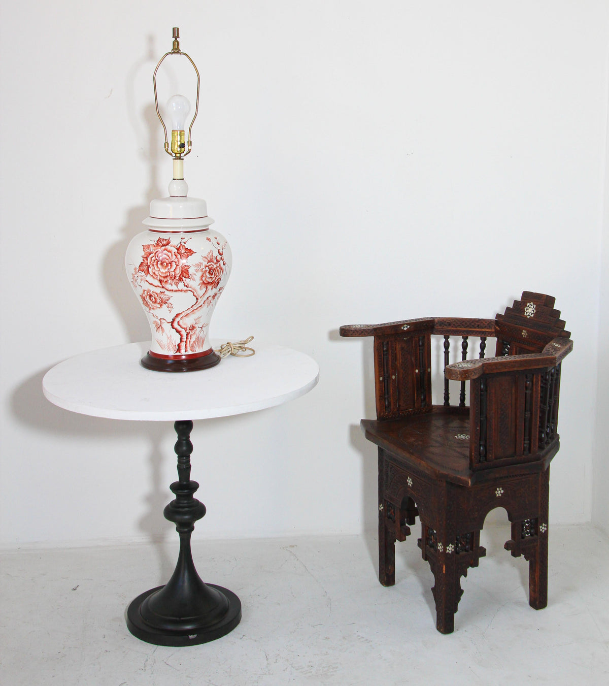 Vintage Hand-Painted Chinese Table Lamp, Floral Design, 1950 — China