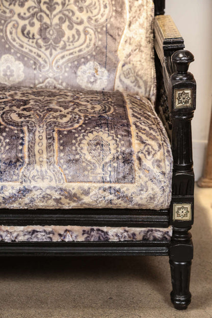 Late 19th-Century Egyptian Moorish Walnut Mashrabiya Settee — detail view 5