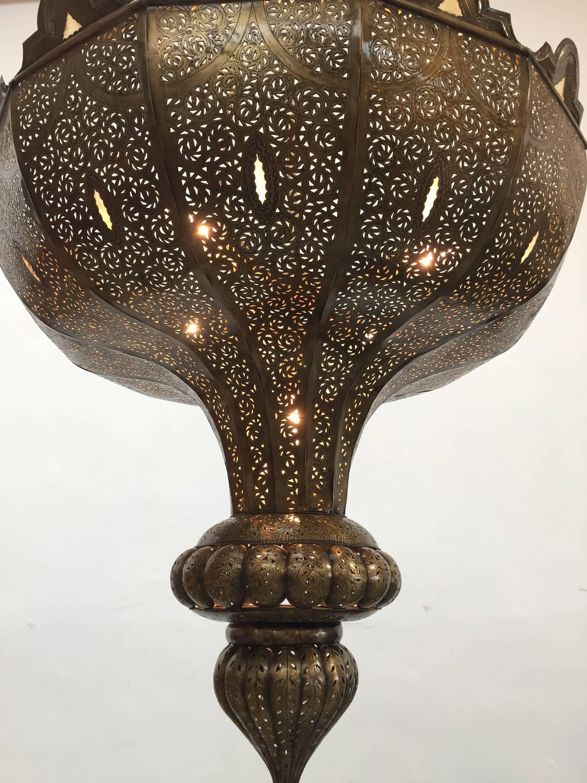 Vintage Large Brass Moroccan Chandelier in Alberto Pinto Moorish Style – view 4